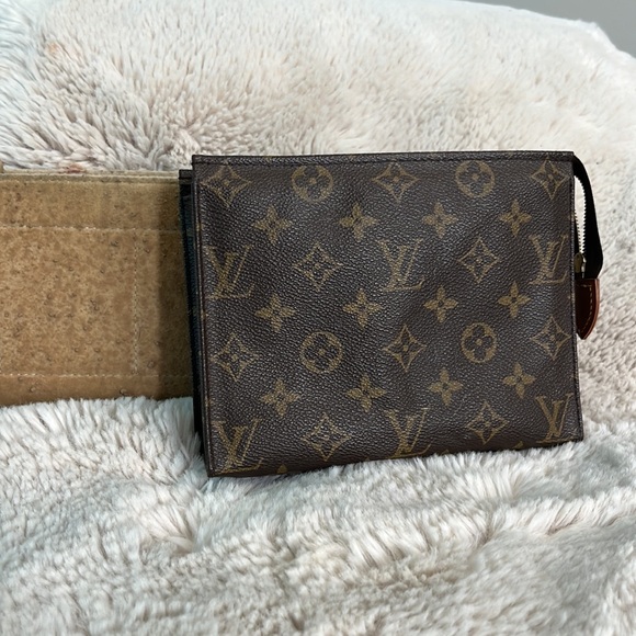 Louis Vuitton LV - Picture 11 of 12